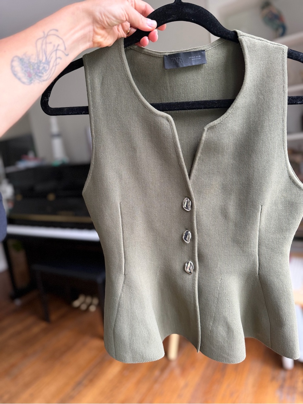 Zara peplum buttoned top - Picture 2 of 4